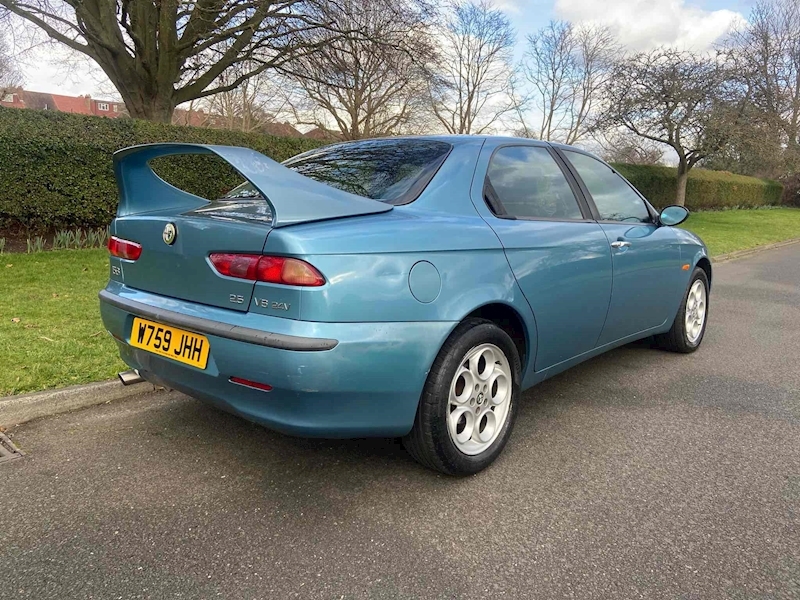 Alfa Romeo 2.5 V6 24V Saloon 4dr Petrol Manual (271 g/km, 190 bhp)