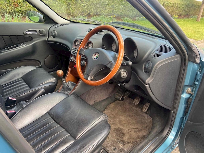Alfa Romeo 2.5 V6 24V Saloon 4dr Petrol Manual (271 g/km, 190 bhp)