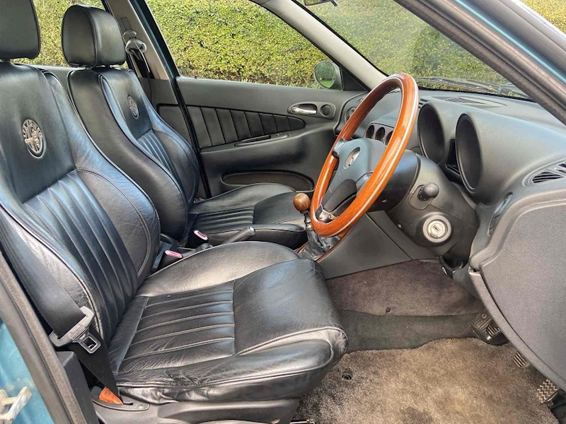 Alfa Romeo 2.5 V6 24V Saloon 4dr Petrol Manual (271 g/km, 190 bhp)
