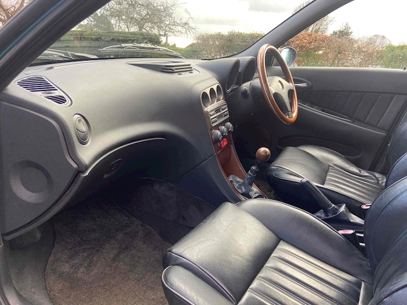 Alfa Romeo 2.5 V6 24V Saloon 4dr Petrol Manual (271 g/km, 190 bhp)