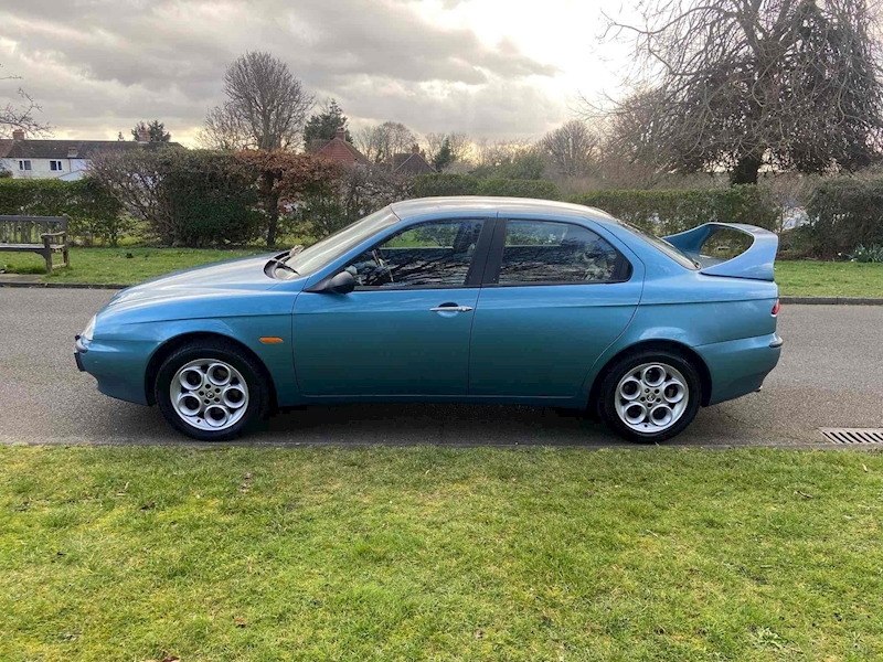Alfa Romeo 2.5 V6 24V Saloon 4dr Petrol Manual (271 g/km, 190 bhp)