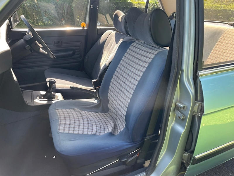 BMW 518I 1.8 4dr Saloon Manual Petrol