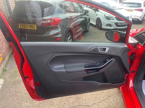 1.0T EcoBoost Zetec S Red Edition Hatchback 3dr Petrol Manual (s/s) (Euro 6) (104 g/km, 138 bhp)