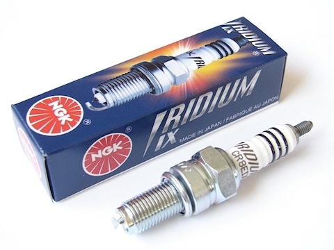 SPARK PLUG CR8EIX FOR A ROYAL ENFIELD SCRAM AND 650 INTERCEPTOR AND CONTINENTAL GT