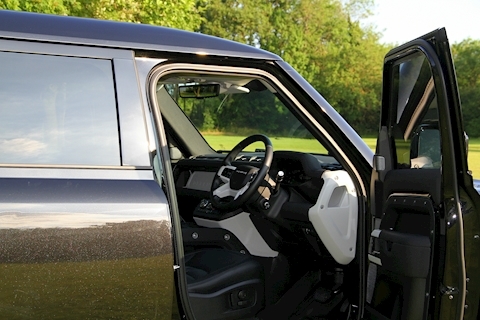 Defender 110 2.0 SD4 SE with Chelsea Truck Company Enhancements