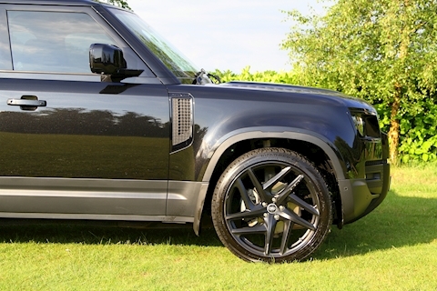 Defender 110 2.0 SD4 SE with Chelsea Truck Company Enhancements