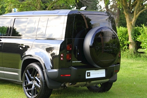 Defender 110 2.0 SD4 SE with Chelsea Truck Company Enhancements