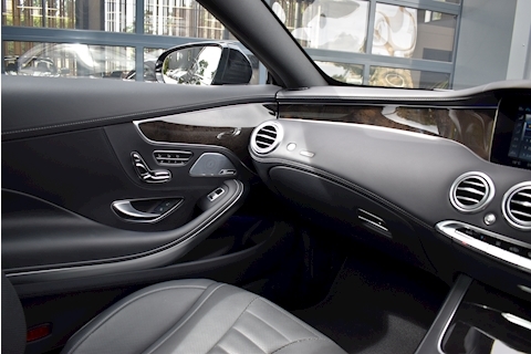 S560 Coupe 4.0 V8 AMG Line