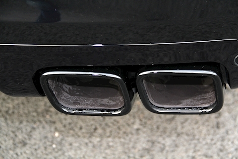 Range Rover SVAutobiography Dynamic Black with SVO Design Pack