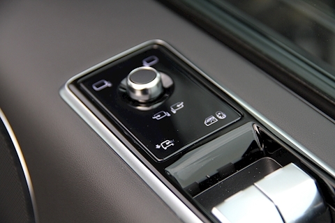 Range Rover SVAutobiography Dynamic Black with SVO Design Pack