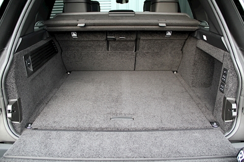 Range Rover SVAutobiography Dynamic Black with SVO Design Pack