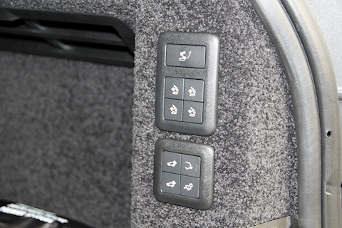 Range Rover SVAutobiography Dynamic Black with SVO Design Pack