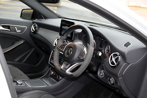 A250 AMG WhiteArt Edition (Premium) 2.0 DCT