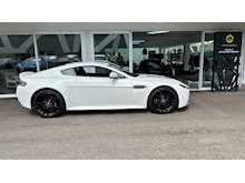 ASTON MARTIN V12 VANTAGE S FINIHSED IN PEARLSCENT WHITE