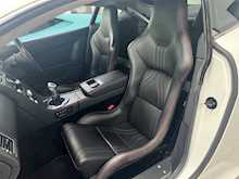 ASTON MARTIN V12 VANTAGE S FINIHSED IN PEARLSCENT WHITE