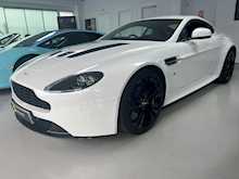ASTON MARTIN V12 VANTAGE S FINIHSED IN PEARLSCENT WHITE