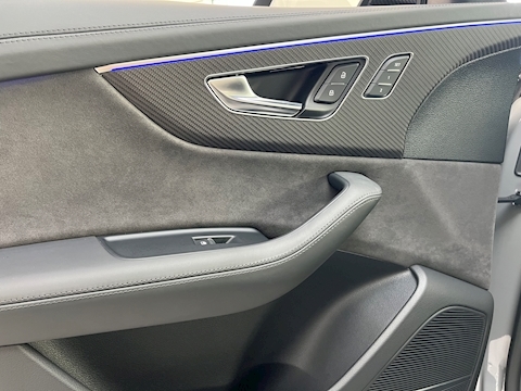 4.0 TFSI V8 Carbon Black SUV 5dr Petrol Tiptronic quattro Euro 6 (s/s) (600 ps)