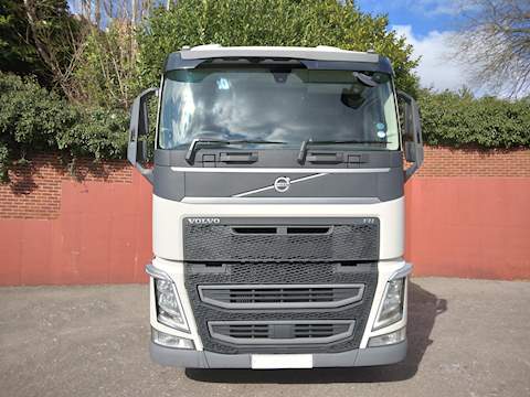 FH 420bhp 4X2 SLEEPER CAB