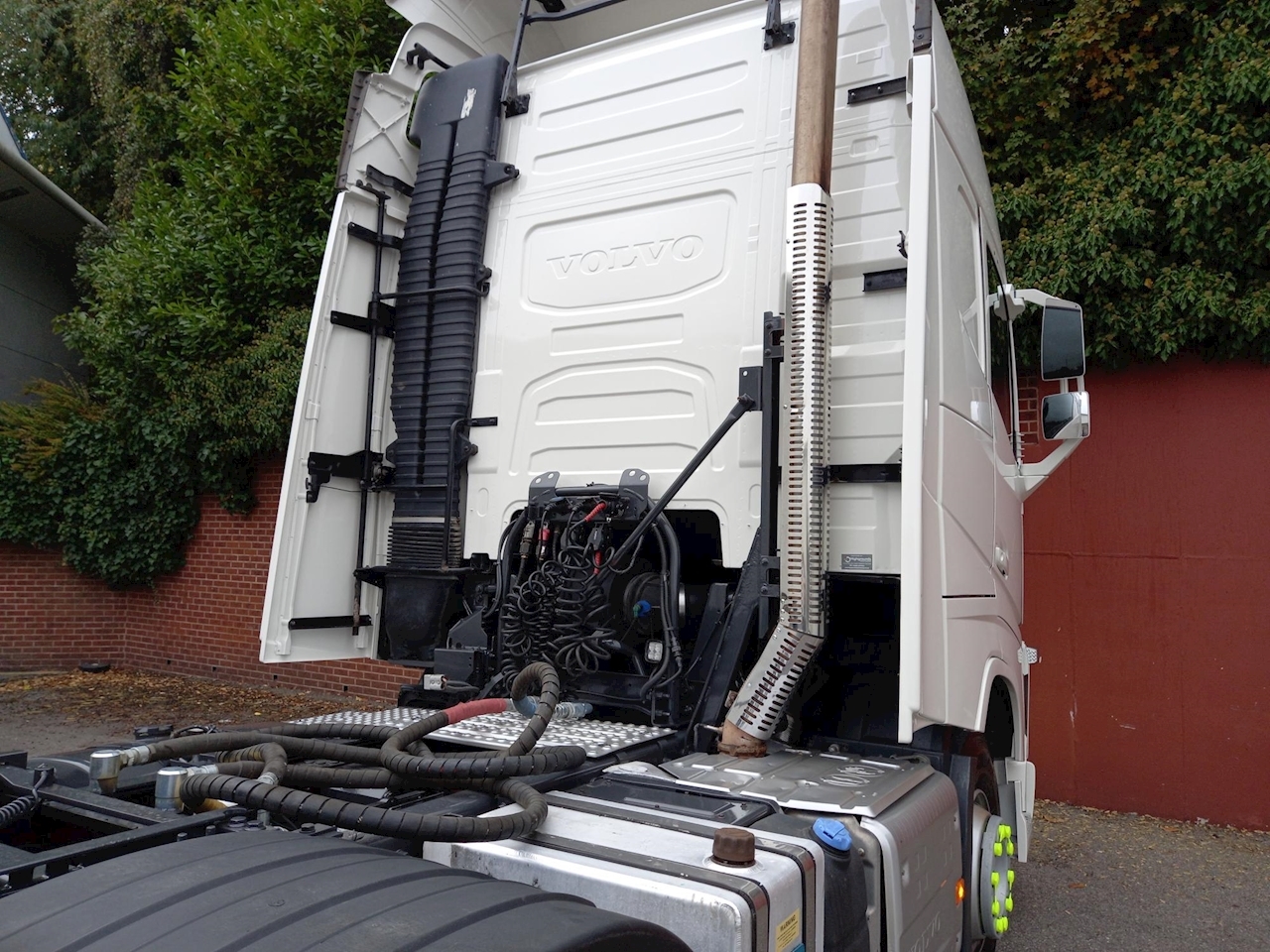 Used 2017 Volvo FH 500 bhp 6x2 TAG AXLE GLOBETROTTER CAB TIPPING AND ...