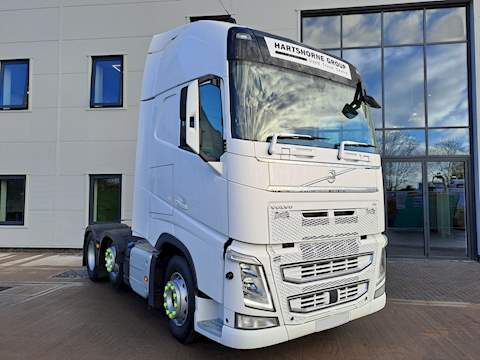 FH460bhp GLOBETROTTER CAB 6X2 MID LIFT PUSHER