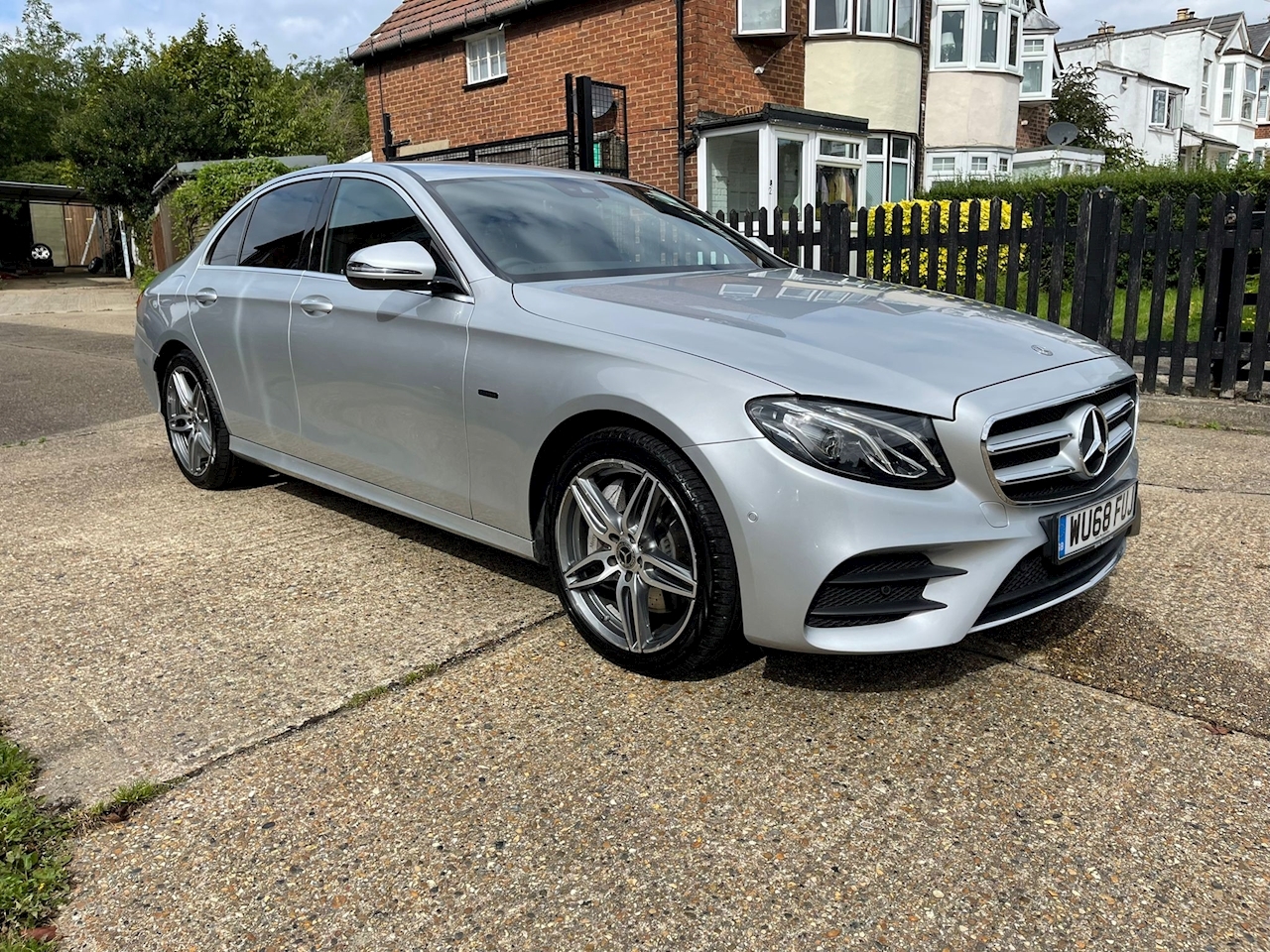 2.0 E350e 6.4kWh AMG Line Saloon 4dr Petrol Plug-in Hybrid G-Tronic+ (s/s) (299 ps)