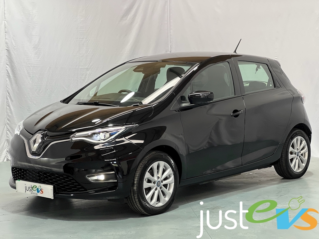 R135 52kWh Iconic Hatchback 5dr Electric Auto (i, Rapid Charge) (134 bhp)