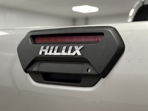 Hilux INVINCIBLE X 4WD D-4D DCB