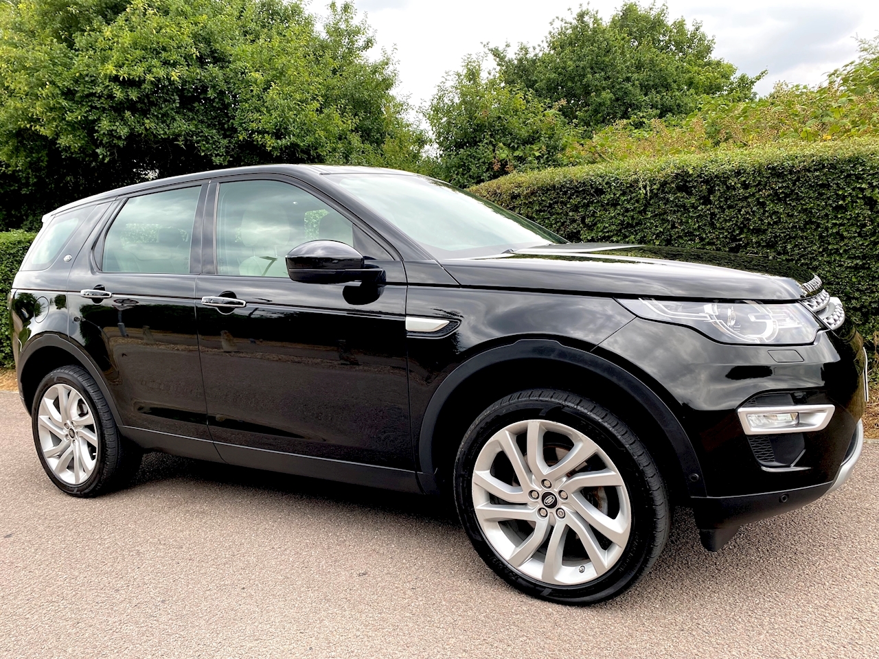2.0 TD4 HSE Luxury SUV 5dr Diesel Auto 4WD Euro 6 (s/s) (180 ps)