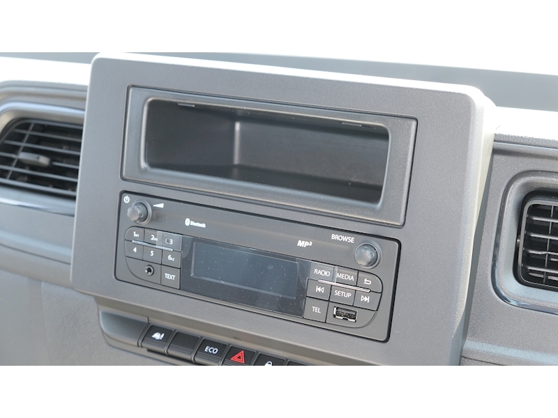 Renault 2.3 dCi 35 Business Dropside 4dr Diesel Manual RWD LWB Euro 6 (Rear Corner Pillars) (130 ps)