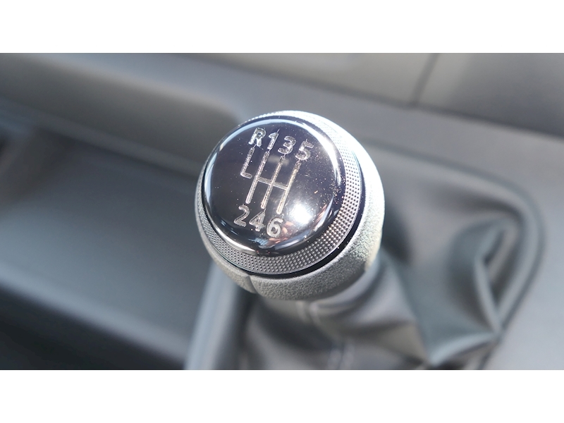 Renault 2.3 dCi 35 Business Dropside 4dr Diesel Manual RWD LWB Euro 6 (Rear Corner Pillars) (130 ps)