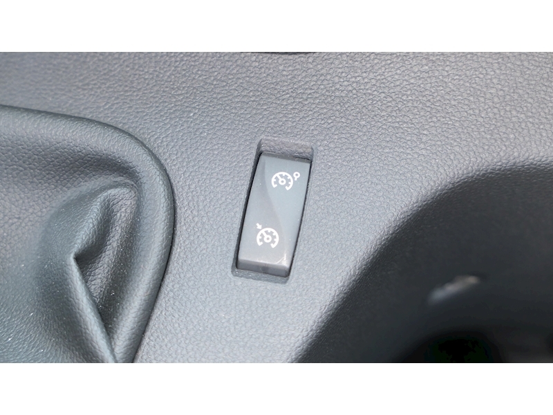 Renault 2.3 dCi 35 Business Dropside 4dr Diesel Manual RWD LWB Euro 6 (Rear Corner Pillars) (130 ps)