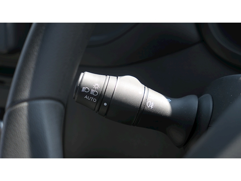 Renault 2.3 dCi 35 Business Dropside 4dr Diesel Manual RWD LWB Euro 6 (Rear Corner Pillars) (130 ps)