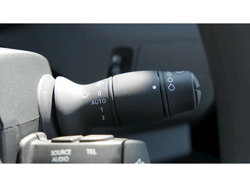 Renault 2.3 dCi 35 Business Dropside 4dr Diesel Manual RWD LWB Euro 6 (Rear Corner Pillars) (130 ps)