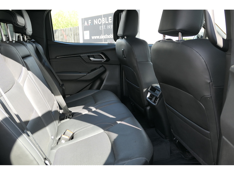 Isuzu 1.9 TD V-Cross Pickup Double Cab 4dr Diesel Auto 4WD Euro 6 (s/s) (164 ps)