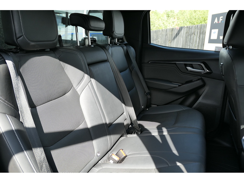 Isuzu 1.9 TD V-Cross Pickup Double Cab 4dr Diesel Auto 4WD Euro 6 (s/s) (164 ps)