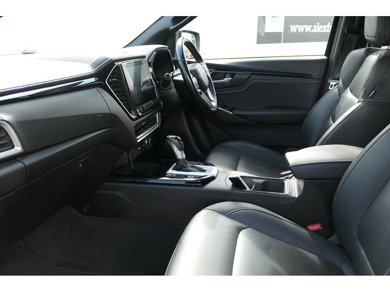 Isuzu 1.9 TD V-Cross Pickup Double Cab 4dr Diesel Auto 4WD Euro 6 (s/s) (164 ps)