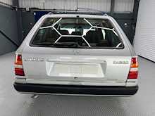 Mercedes-Benz 300D Turbo W124 