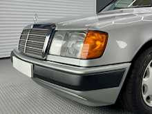 Mercedes-Benz 300D Turbo W124 
