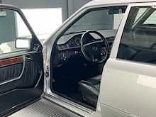 Mercedes-Benz 300D Turbo W124 