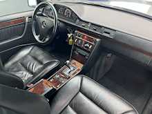 Mercedes-Benz 300D Turbo W124 