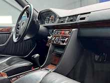 Mercedes-Benz 300D Turbo W124 