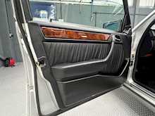 Mercedes-Benz 300D Turbo W124 