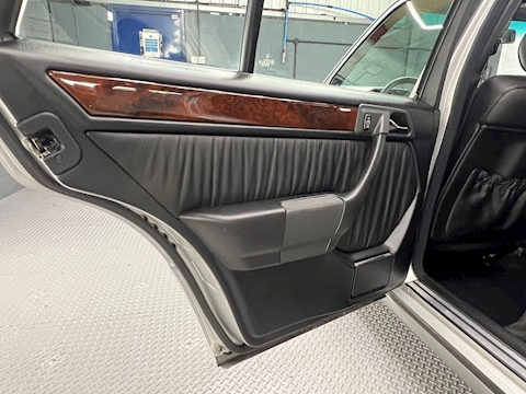 W124 3.0 5dr Estate Automatic Diesel