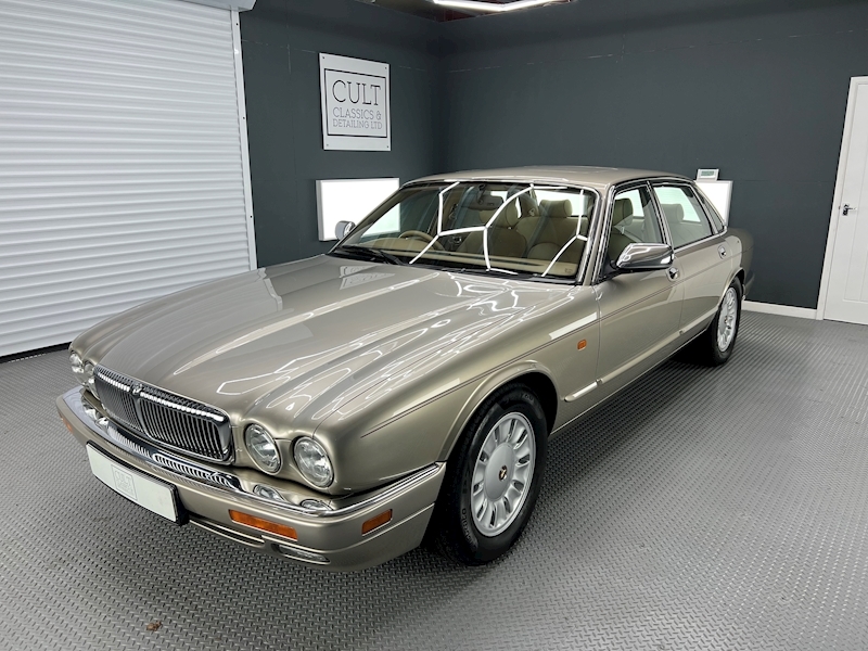 X305 6.0 4dr Saloon Automatic Petrol