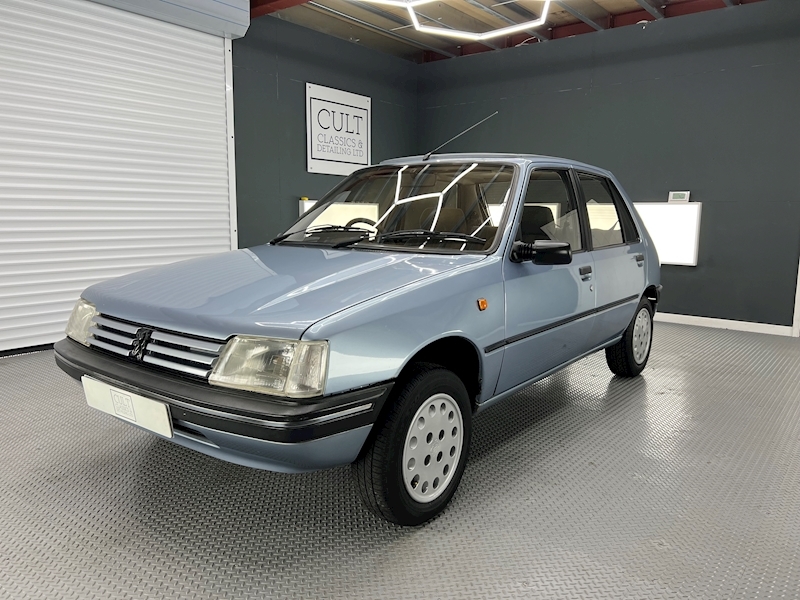 Automatic 1580 5dr Hatchback