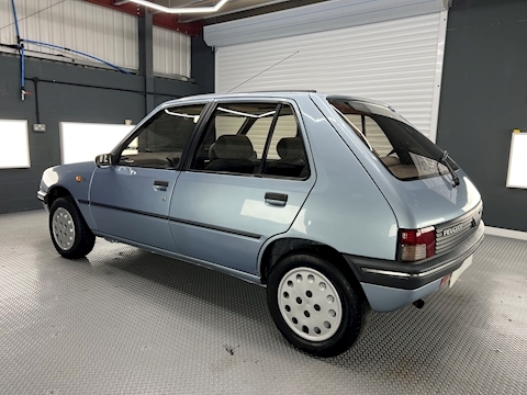 Automatic 1580 5dr Hatchback