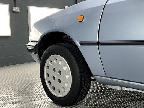 Automatic 1580 5dr Hatchback