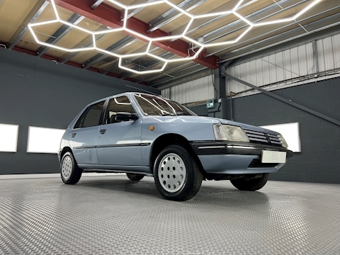 Automatic 1580 5dr Hatchback