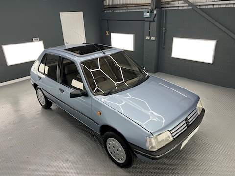 Automatic 1580 5dr Hatchback