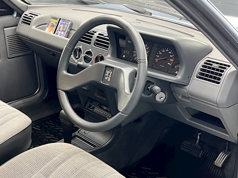 Automatic 1580 5dr Hatchback